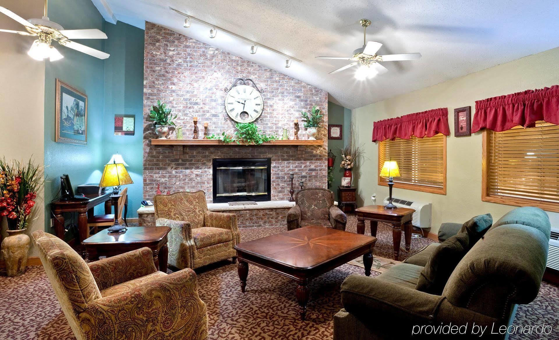 Rodeway Inn Hesston Экстерьер фото